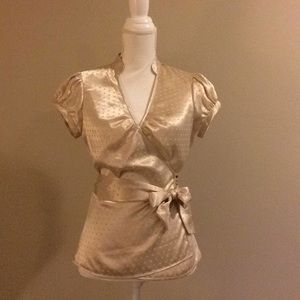 Express Design Studio Looks got Gold Top